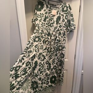 18/20 1x BloomChic Floral Garden Wedding Party Leafy Green and Cream Dress